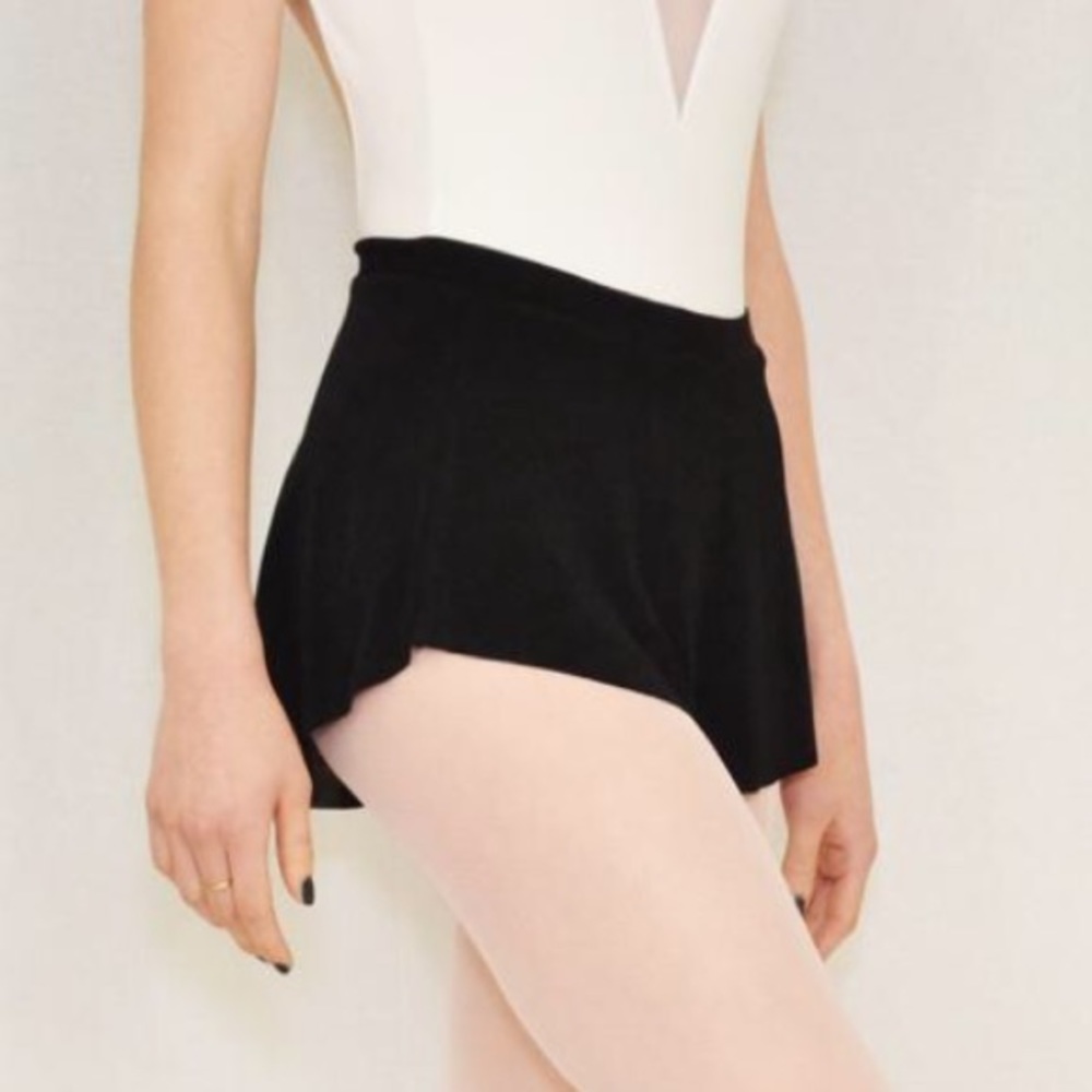 ISO bullet pointe skirt!